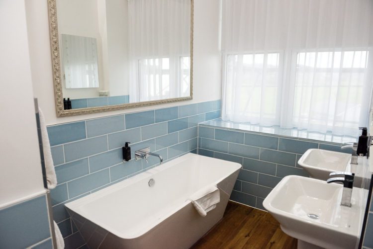 The Hythe Suite bathroom